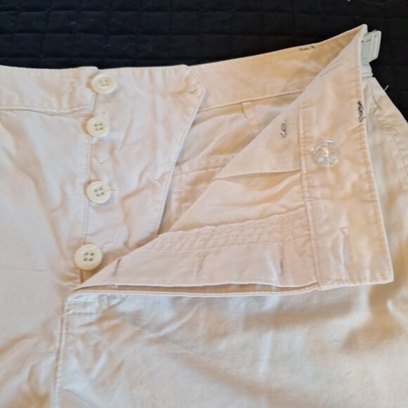 Gap 100% Cotton Women's Khaki Mid Rise Shorts Sz 8. 3" Inseam. - Picture 4 of 6